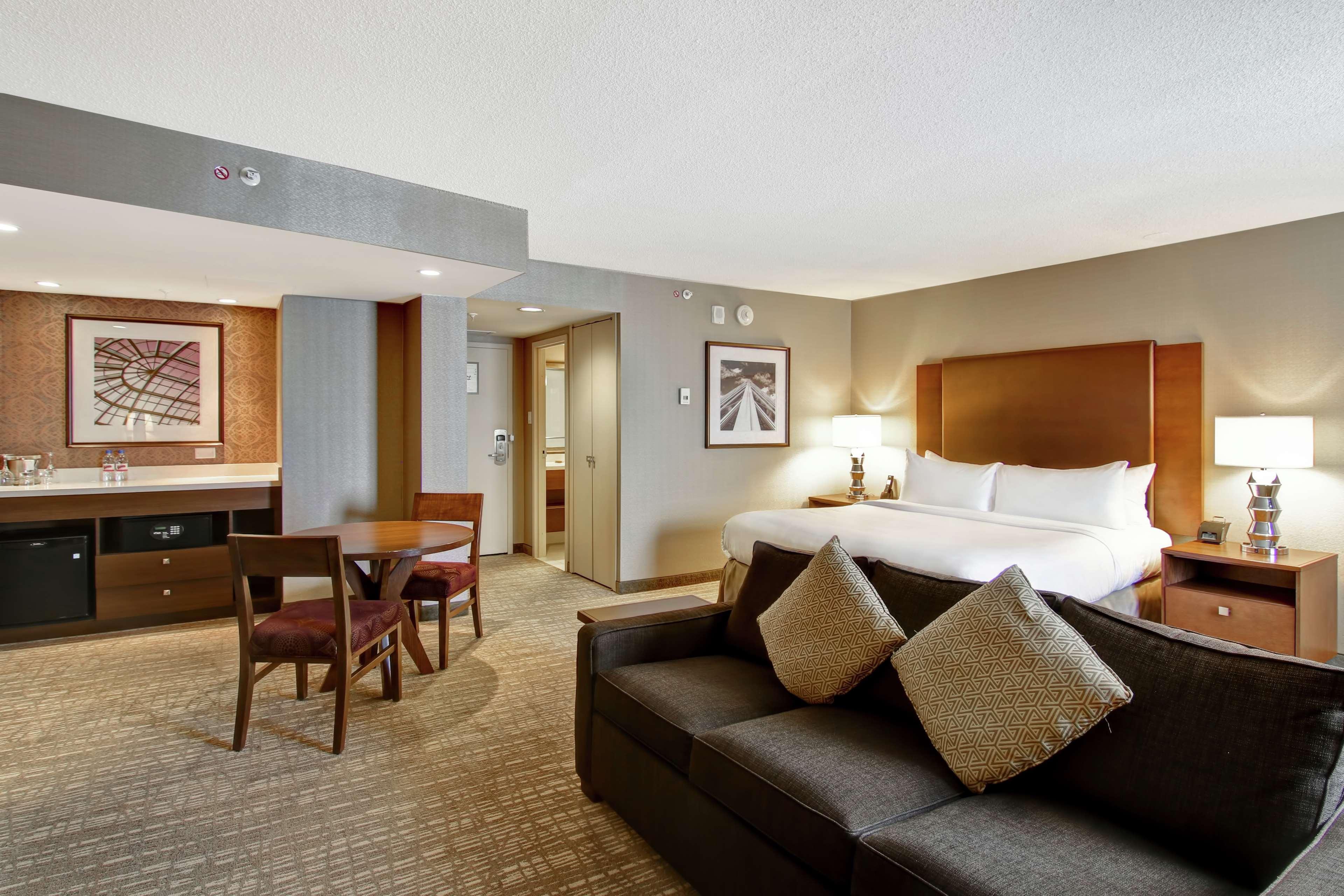 Doubletree By Hilton West Edmonton Hotel Exterior photo