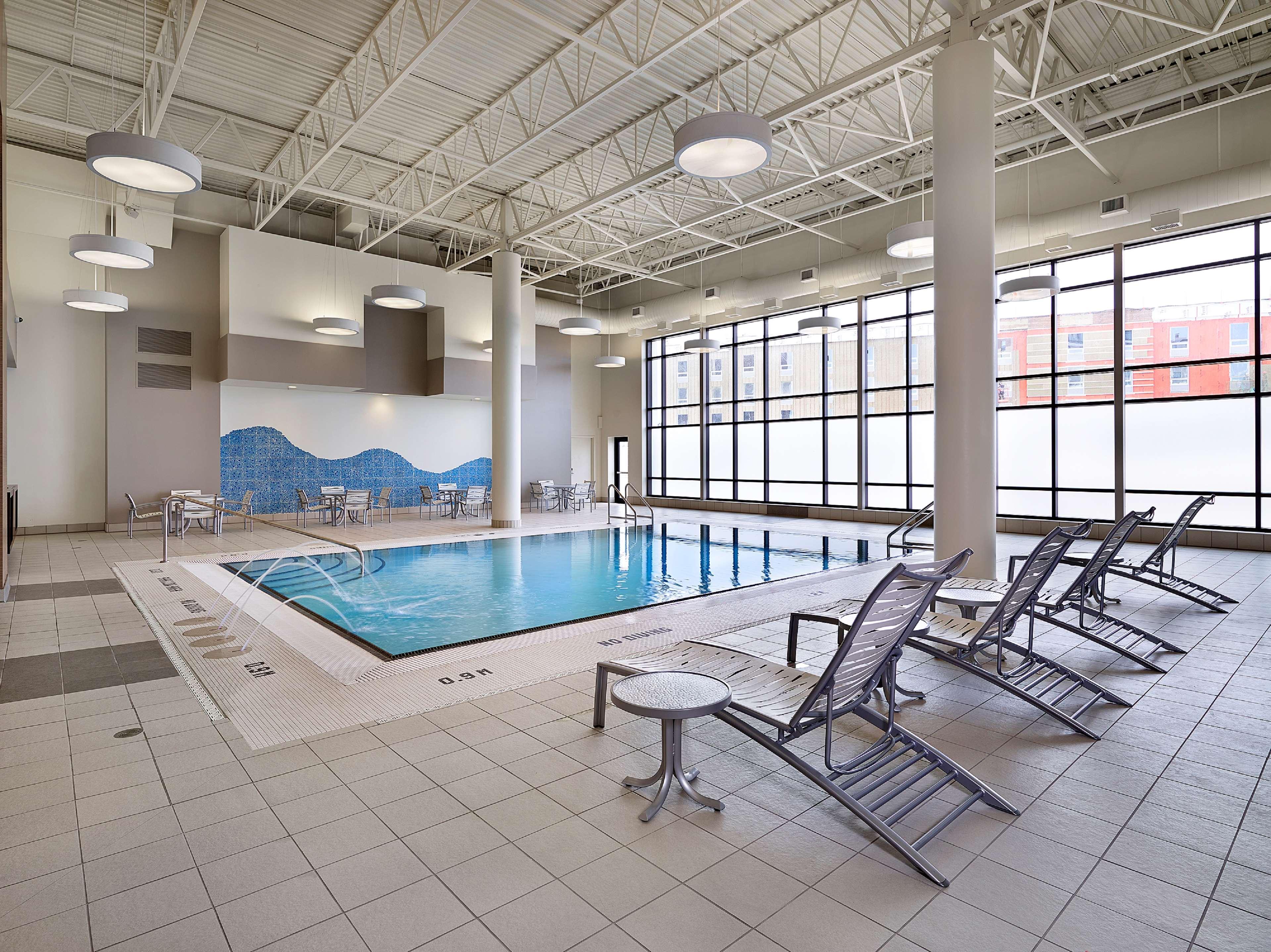 Doubletree By Hilton West Edmonton Hotel Exterior photo