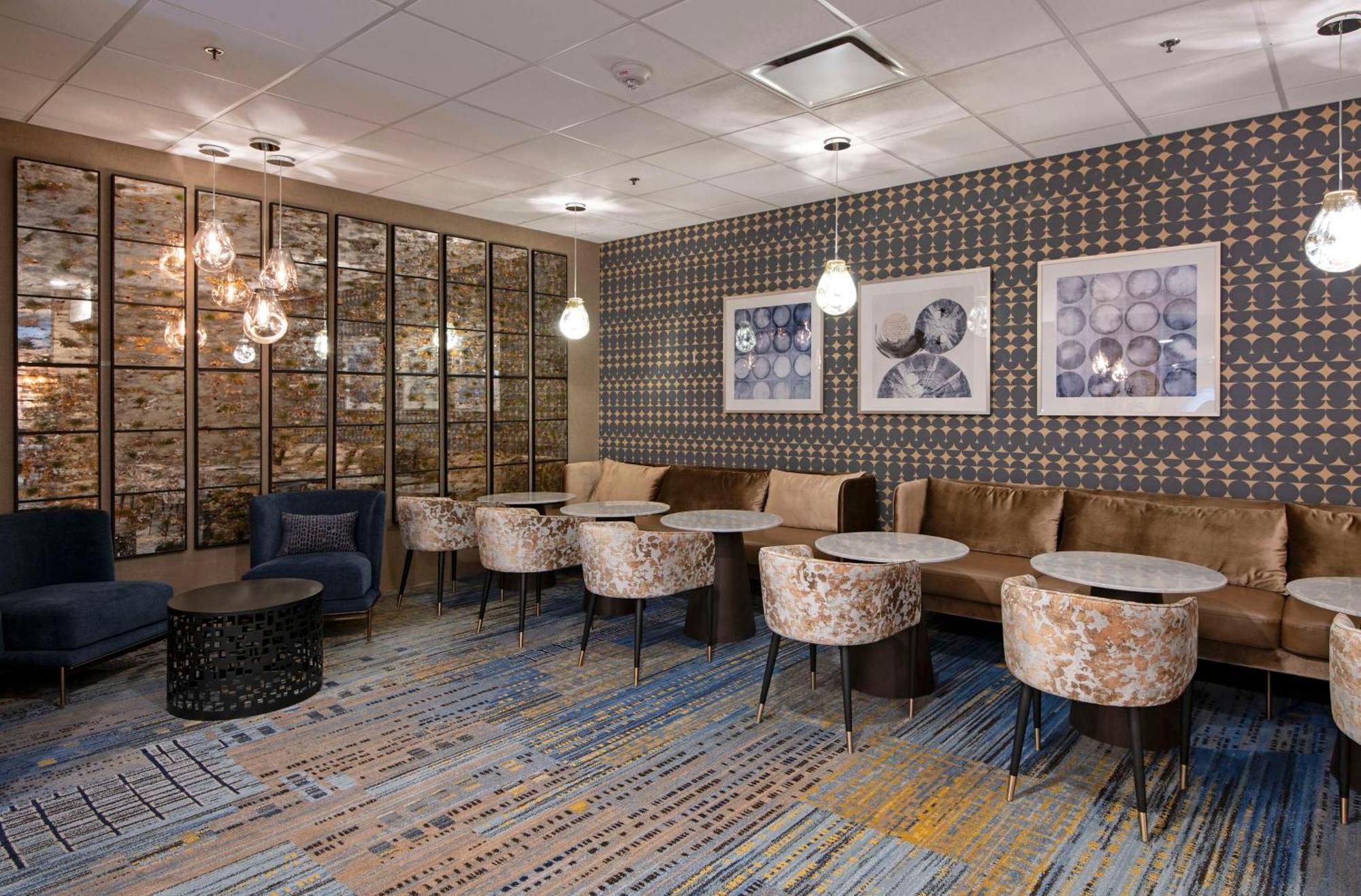 Doubletree By Hilton West Edmonton Hotel Exterior photo